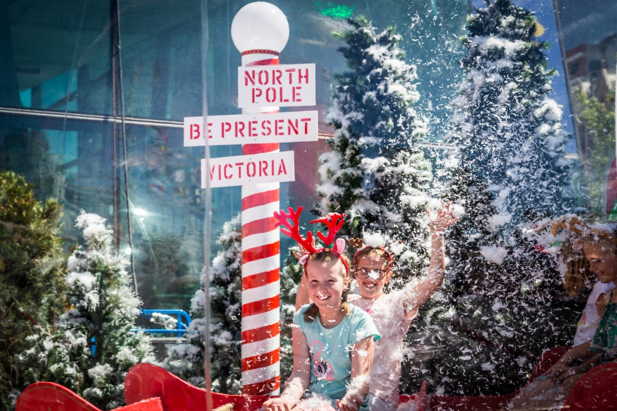 FedSquare's tweet photo. The countdown is on! It's only two weeks until Christmas so get in the festive spirit and come visit us at Fed Square.
Escape Melbourne's heat at our 'Be Present' Snow Dome, allowing you to sing your favourite carols for a chance to win prizes. #fedsquaresummer https://t.co/OHJN1ABpcm