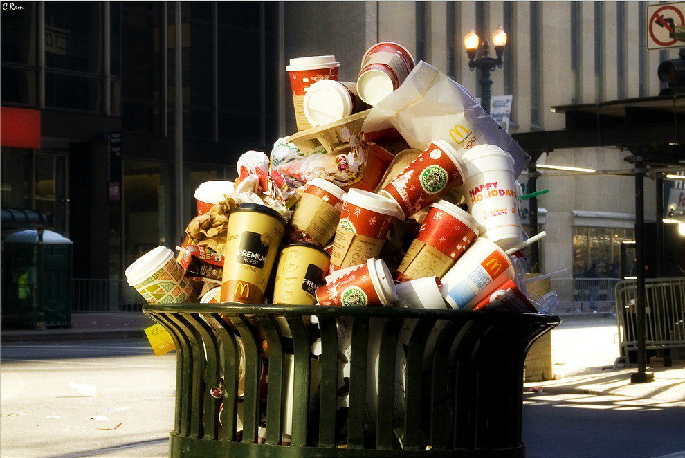 All I want for christmas is for people to give each other reusable coffee mugs and stop using paper cups. #reduceyourwaste