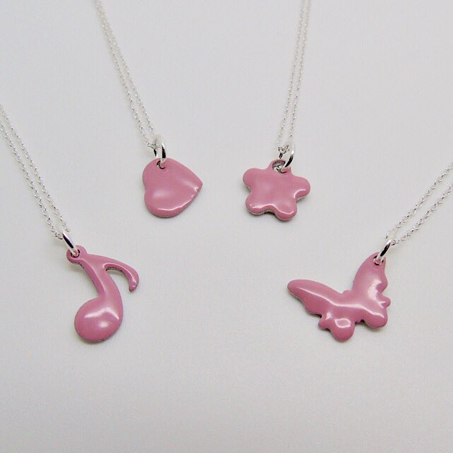 samgrant12000's tweet photo. 15% off until 13th only, selected enamel and sterling silver necklaces #StockingStuffers #stockingfillers #necklaces #giftsforher #HandmadeHour #handmade #discount #enamelnecklace #HandmadeChristmas #gift #Discounts https://t.co/PFI8xsDgVg