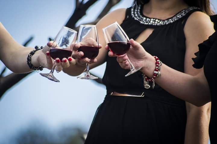 ChannelEverton's tweet photo. While doing a vampire themed photoshoot we enjoy a glass of red #bankmysummer @5FM @StandardBankZA https://t.co/mRGcZ3V31r