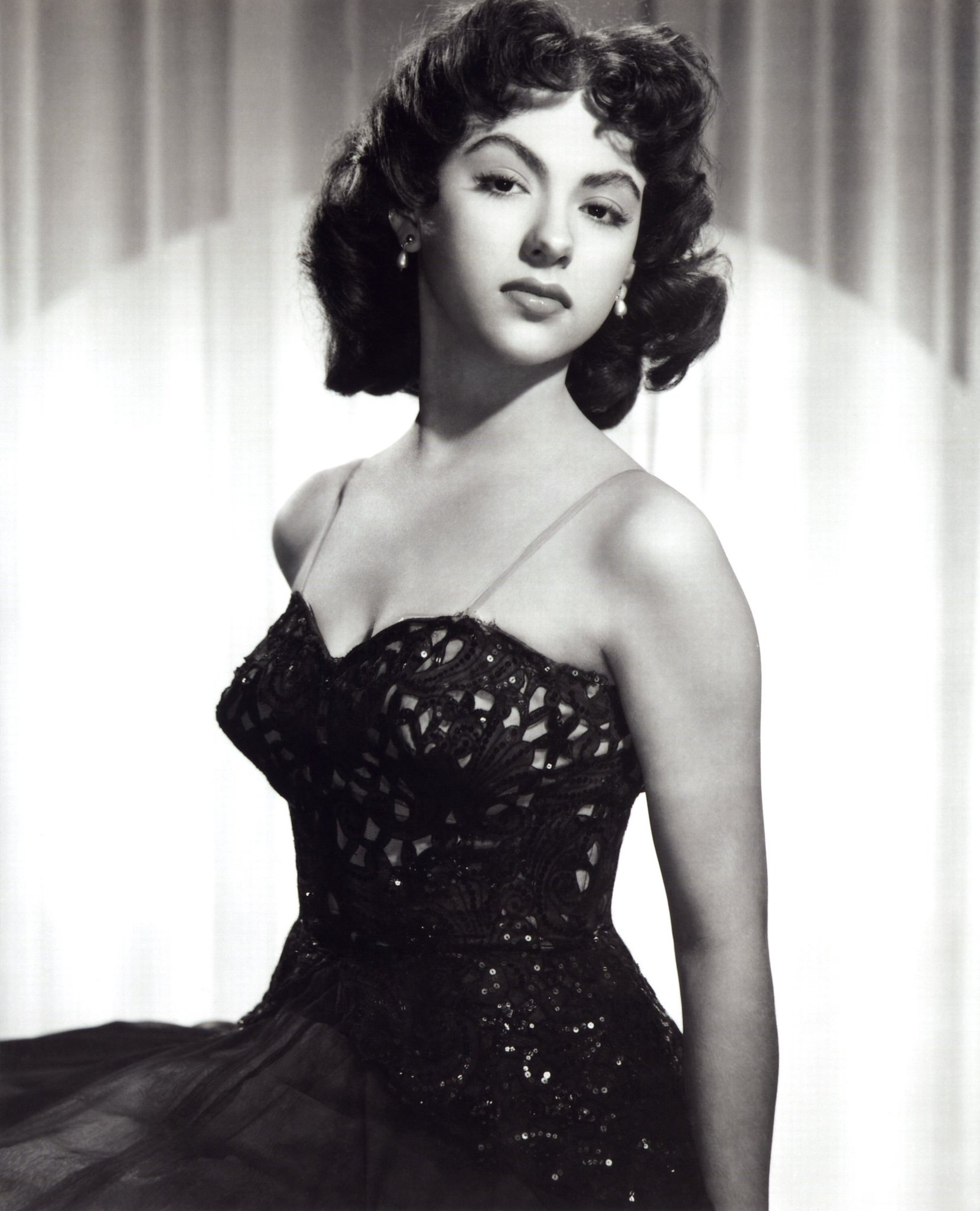 Happy Birthday to Rita Moreno who turns 86 today! 