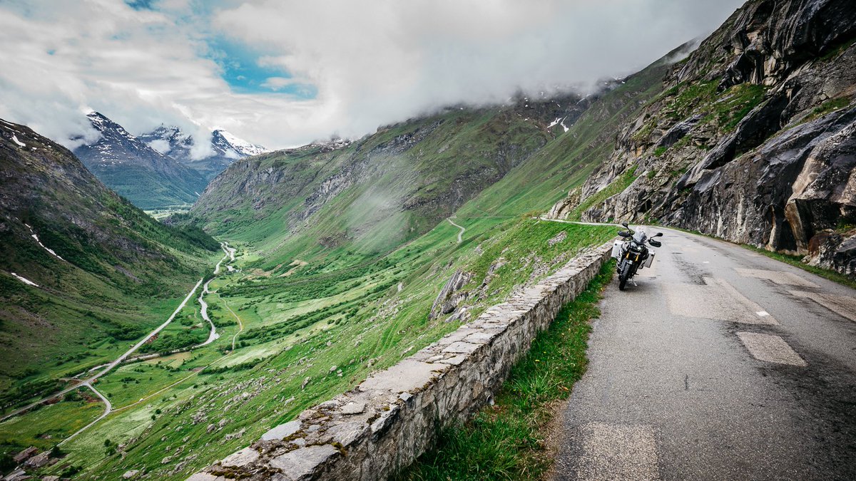 Let’s wander where the wifi is weak! #nowifi #alps #france #🇫🇷 #wander  <a href="/motul/">Motul</a> @AraiEurope @BridgestoneTyre