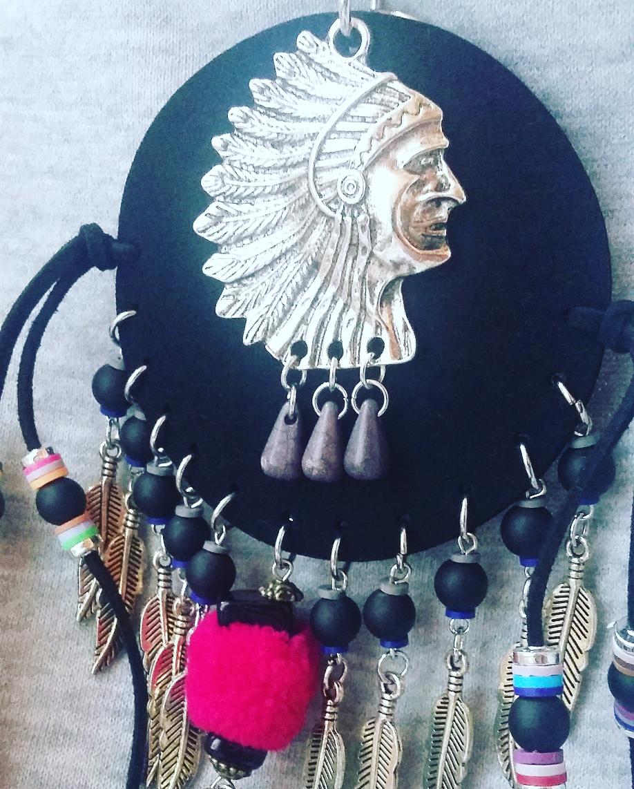 EmerBurg's tweet photo. CRAZY XMAS DAYS!❄PROMO Llavero Étnico Copsy➡12.90€⭐emerburg@outlook.com⭐684 653 064 #llavero #keychain #llaveros #complementos #colgante #bisuteria #regalos #indian #vaqueros #vaquero #cowboys #indio #indios #émerburg #alasparavolar #wingstofly https://t.co/NqK960cjey
