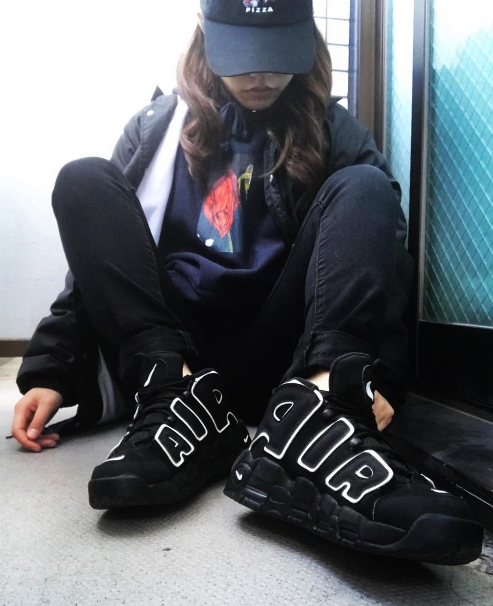 すず やーっぱかわいいなぁモアテン 白にするか黒にするか迷うー ２枚目男の人だけどドンピシャでこういう コーデしたいの黒スキニーに黒のma 1とか着てモアテン 3 ヽ お給料入ったら買うからそれまで痩せる T Co I14ksfotff