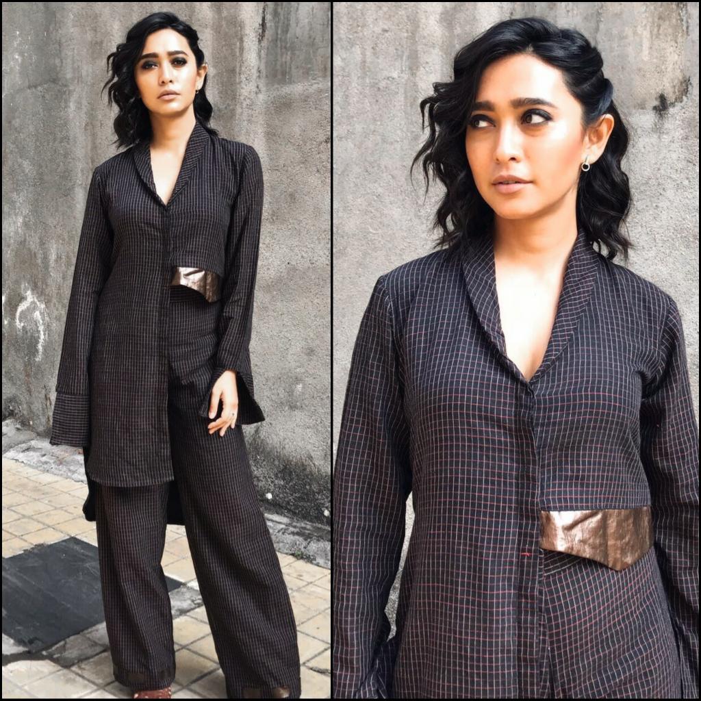🔥 <a href="/SayaniGupta/">Sayani Gupta</a> In @Blueprint_ND FW17 &amp; <a href="/HM/">H&M</a> Jewelry for an Interview - Styled By <a href="/Shreeja_R/">Shreeja Rajgopal</a>

#OOTD #SayaniGupta #Blueprint #Dastkari