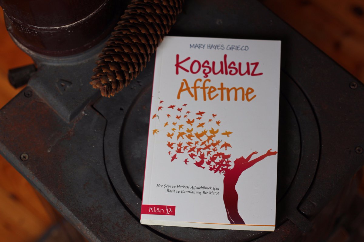 KOŞULSUZ AFFETME
.
.
Eski bir ikileme, yepyeni ve enerjik bir bakış: Nasıl affeder ve yolumuza devam ederiz?
Araştırmalar, affetmenin sağlığa sayısız faydaları olduğunu gösteriyor, fakat birini, hatta kendimizi bile nasıl kolay ve kalıcı bir biçimde affedebiliriz?