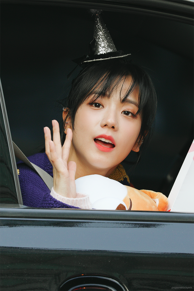 squareblackpink's tweet photo. 김지수 키자마자 완성된 사진인거 해명해.. https://t.co/pckMlDhje4