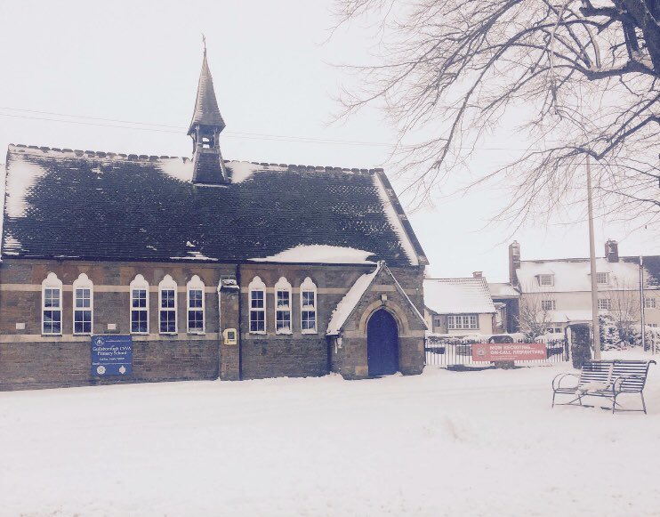 GuilsboroughPri's tweet photo. #snowinDecember #beautiful #ourschool #keepwarm @GuilsboroughPri https://t.co/53fkGjFclM