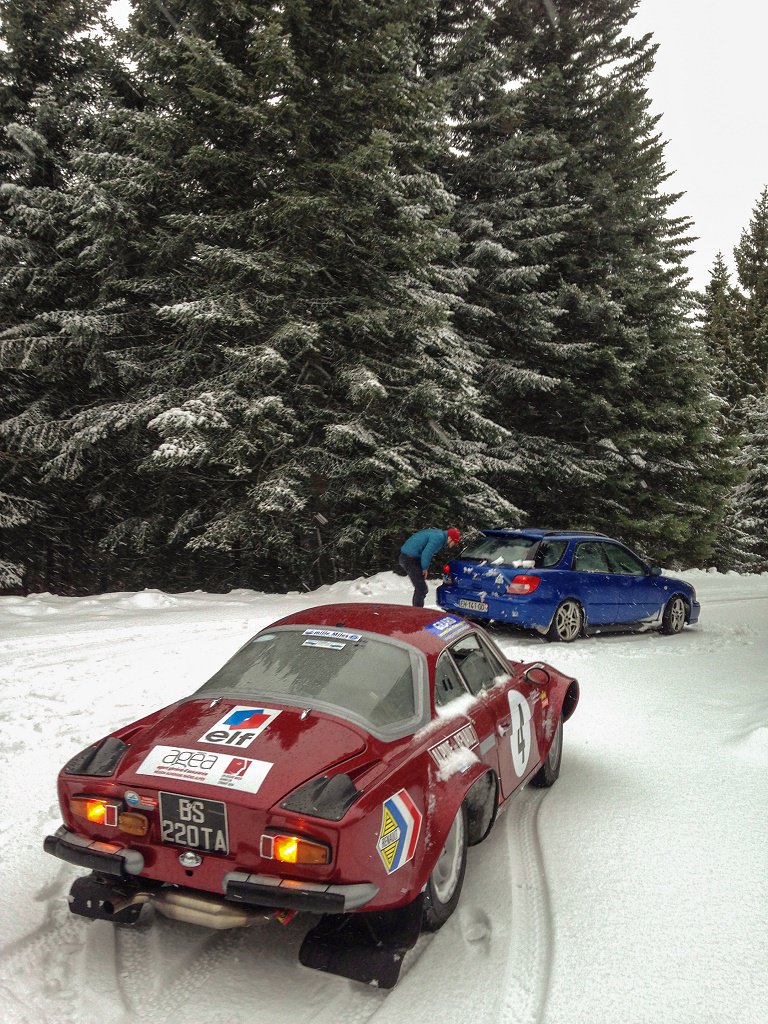 AUTOMOTIVPRESS's tweet photo. Ce week-end est sous le signe d'#Alpine pour nous, après les essais de la nouvelle #AlpineA110 2017, Jean-Pierre Coppola et sa #Berlinette Gr4 ex-usine sont à l'échauffement, en reconnaissance pour le #MCH2018 ! Merci Gaël pour les vues dynamiques. cc @alpinea110 @alpine_cars https://t.co/bWbBRG9pf4