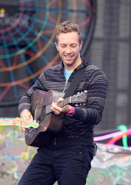 _ColdplayFixMe_'s tweet image. hi, in case you're having a bad day there are some cute pics of my sugar daddy