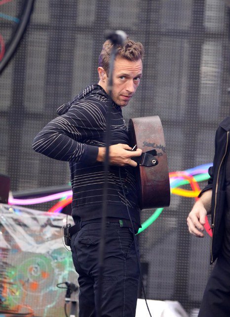 _ColdplayFixMe_'s tweet image. hi, in case you're having a bad day there are some cute pics of my sugar daddy