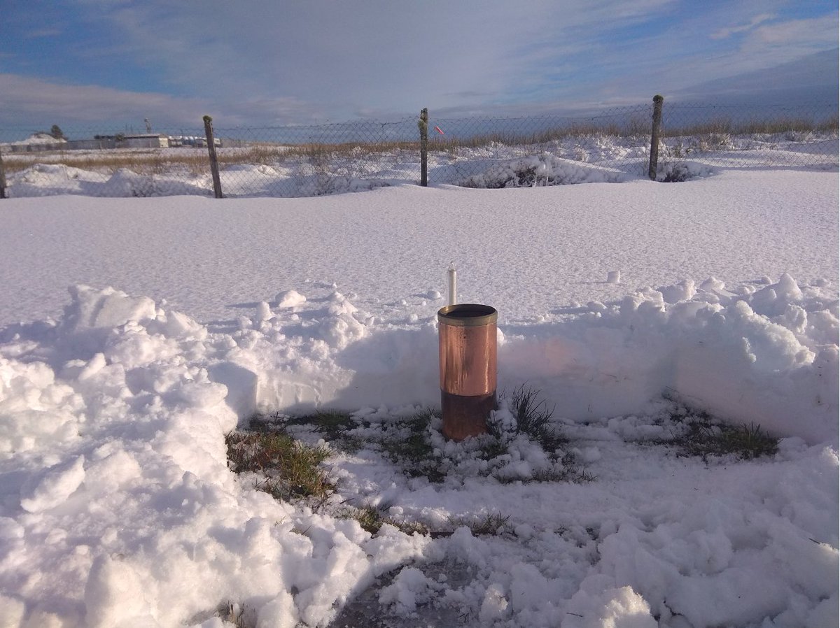 MetEireann's tweet photo. Some minimum temperatures from our stations around the country last night:
Casement (Dublin) -6.6°C
Gurteen (Tipp) -6.3°C
Mullingar -5.3°C
Mt.Dillon (Roscommon) -5.1°C
Markree (Sligo) -4.6°C
Athenry -3.3°C
Cork Airport -2.0°C
Belmullet 0.7°C
Malin Head 2.1°C
#Sneachta #Snow https://t.co/CIuGVmAfwQ