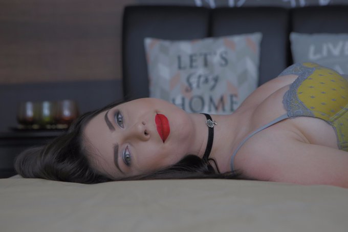 #MondayMotivation get through the day with a smile. https://t.co/z6WzmxT0qI<a href="/tag/mondaymotivation"class="tags">#MondayMotivation</a>