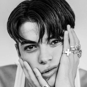 ❮ ᴊᴊʟᴇʀᴏʏ!15 ʜᴀs ᴘᴏsᴛᴇᴅ ᴀ ᴘʜᴏᴛᴏ ❯

⠀⠀⠀⠀ᴛᴀɢɢɪɴɢ : @PridefulZeal.

ɪᴢᴢʏ ᴀʟᴡᴀʏs ᴛᴀᴋᴇs ᴘʜᴏᴛᴏs ᴏғ ᴍᴇ ᴡʜᴇ. ɪ・ᴍ ᴍᴀᴋɪɴɢ ᴛʜᴇ ᴡᴇɪʀᴅᴇsᴛ ғᴀᴄᴇs. ʙᴜᴛ ɪ ᴇɴᴅ ᴜᴘ ʟᴏᴏᴋɪɴɢ ɢʀᴇᴀᴛ ᴀɴʏᴡᴀʏs. 👑✨