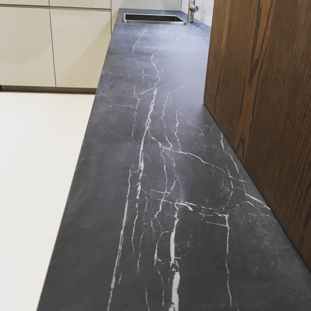 XLPorcelain's tweet image. Here are a couple of designs from the Porcelanosa Watford showroom - featuring XTone in Savage Dark and Lush White Nature #kitchen #design