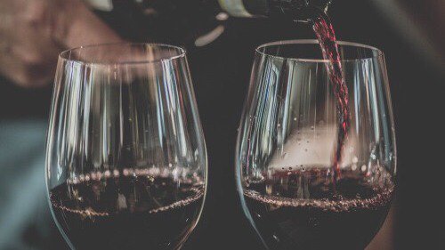 Of course size matters! No one wants a small glass of #wine! #MegaroBar #London ow.ly/jEx930h7V2D