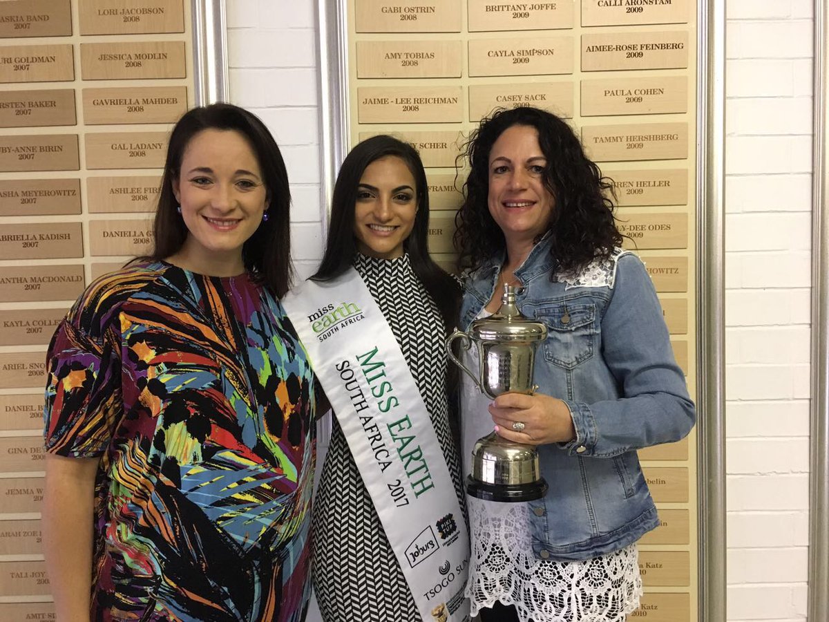 missearth_sa's tweet photo. #LastWeek #MissEarth2017 celebrating these young english poets #SACEE #English #GreeningMinds @kingdavidschool https://t.co/DlI4J1K6FG