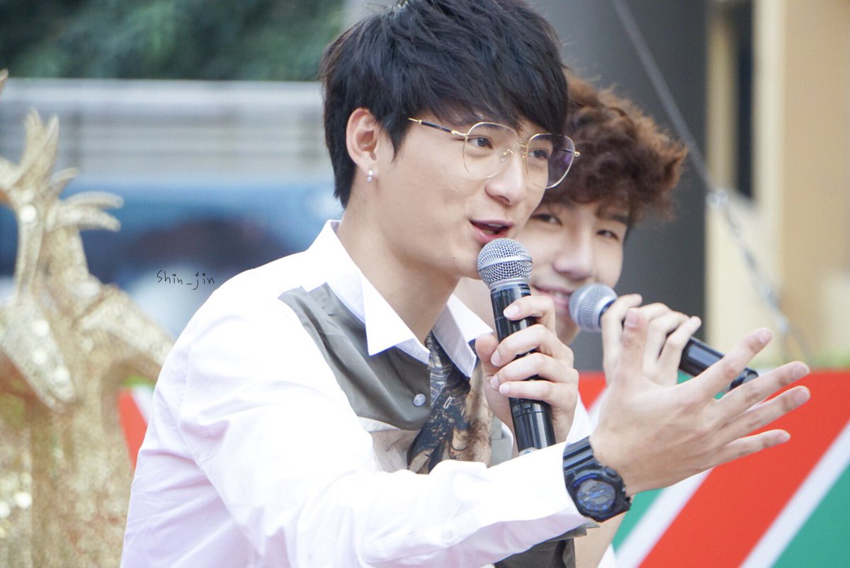 แวะลงมาคุยหน่อย : )
#KristPerawat