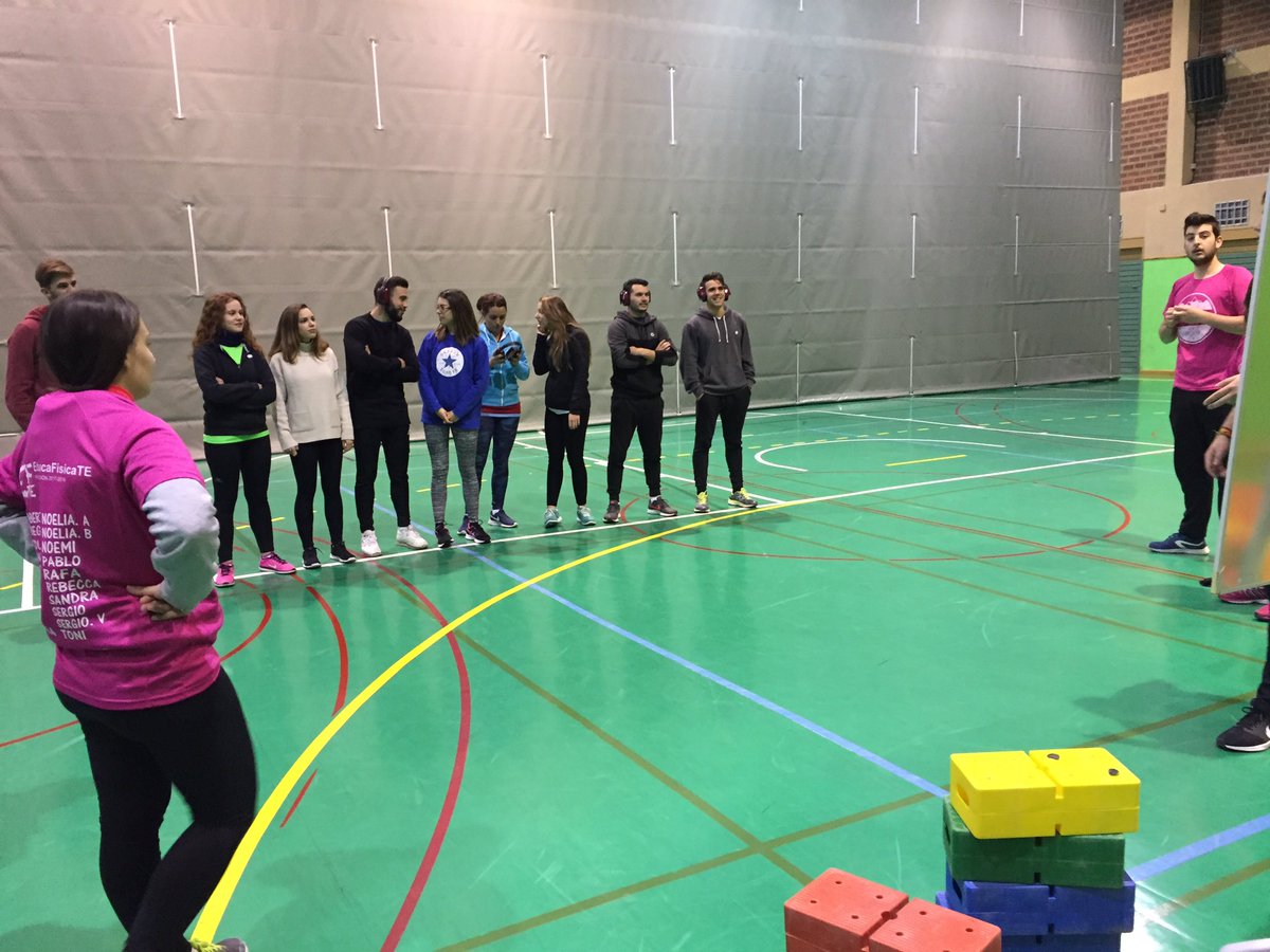 educafisicate's tweet photo. #inclusión #educafisicate la innovación está en la fuerza del equipo pedagógico.
#pabellonlasviñas ahora mismo en el @TeruelCampusde @unizar
IMPRESIONANTES LOS TALLERES DEL ALUMNADO.
#maderademaestros/as https://t.co/338zAYtBOa