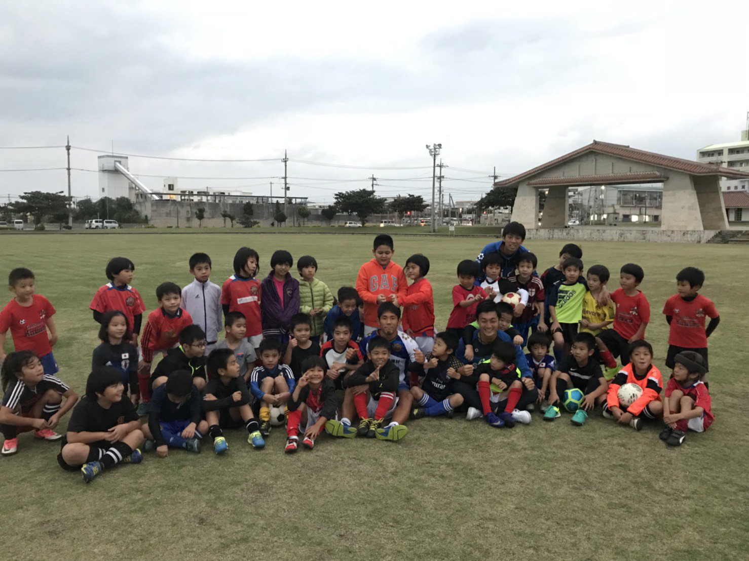 Fc琉球 Fc Ryukyu 石垣島サッカースクール1日目 低学年の部です Fc琉球 T Co 8ikjwgpw72 Twitter