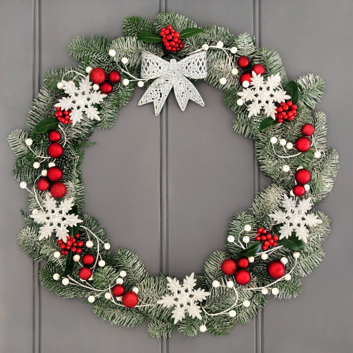 Lovell_UK's tweet photo. Have you decorated your door? https://t.co/f0s54qihfC #ChristmasDecoration #ChristmasInspiration #Pinterest https://t.co/8VGOUiYQj6