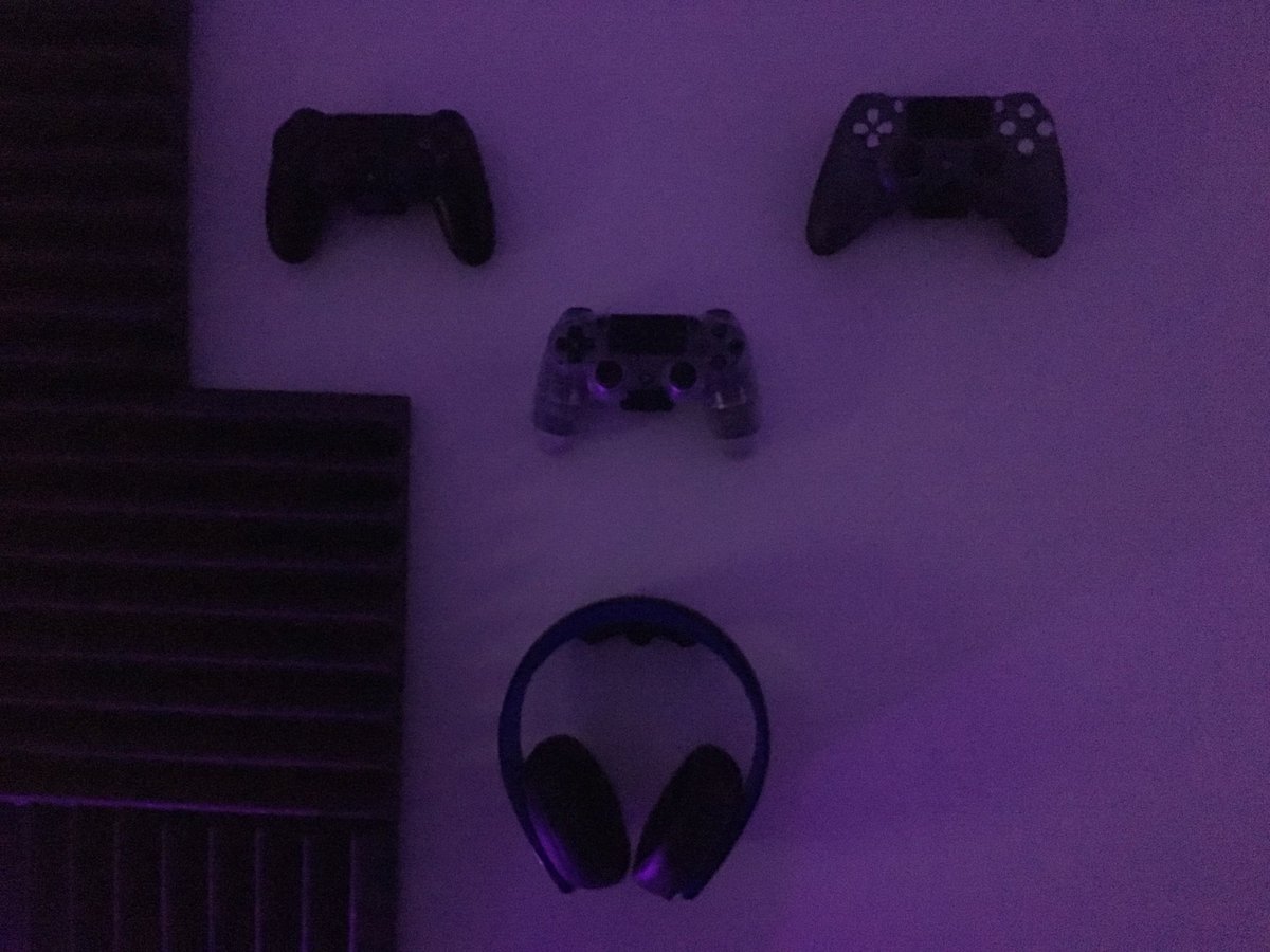 drbc007's tweet photo. Playstation love #ps4 #controller #onlygamersknow https://t.co/rfZ4j81hX8