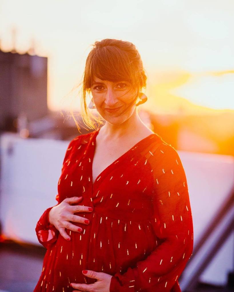Je n’ai pas trop l’habitude de poser et de me faire photographier mais j’ai adoré la séance photo avec <a href="/florianecaux/">Floriane Caux</a> , et ça se ressent dans le résultat , les photos sont superbes. 💥❤️🧡💛💥 #toulouse #photodegrossesse #FlorianeCaux #mumtobe #babybu… instagram.com/p/Bcjs9P9hAnU/