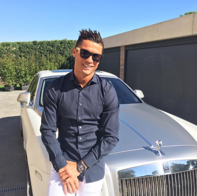 شاهد مجموعة سيارات كريستيانو رونالدو "فيديو وصور" 3
