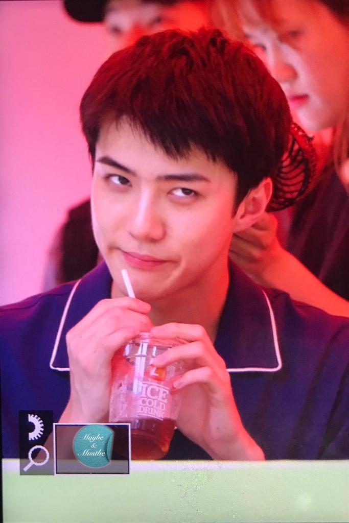 theAlmoKyung's tweet image. They called us &apos;microsoft exels&apos;. Fyi, exels is the younger sister of Microsoft excels. It is the most-used spreadsheet program in the world in which it perform formula-based calculations and many other mathematical functions. In other words, we&apos;re fuckin smart 😎 #EXOL3rdWin