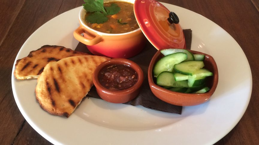 De barre tocht naar de <a href="/wbmediacentrale/">Mediacentrale</a> overleefd? Kom vanmiddag lekker opwarmen bij WAAR met deze vega curry. De heren van @RecrasNL hebben 'm op de kaart van december gezet! waarmediacentrale.nl/bedrijf-op-de-…