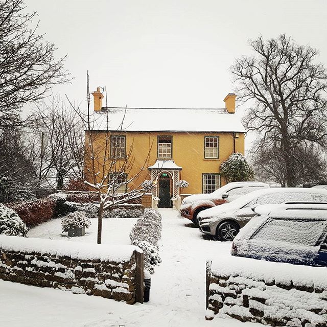 theolivebranch's tweet photo. Where better to be snowed in......the roads are all clear now (but we won't tell anyone if you get snowed in once your here!) #snowedin #olivebranchclipsham #discoverrutland #discoverrutlandwinter #rutland #innplaces #winterwonderland https://t.co/J1z9a9yE78