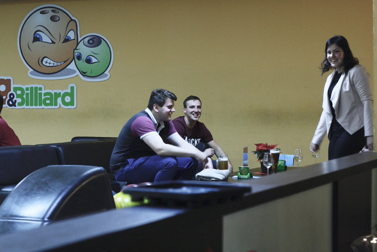 amic_cz's tweet photo. A Mikuláš v #AMI nadílkou nekončil. I letos jsme si při této příležitosti zahráli bowling a poseděli u dobrého jídla a pití. #amilife https://t.co/NszXZGjhuo