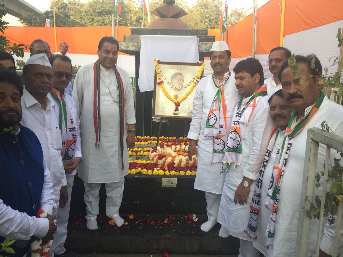 NCPspeaks's tweet photo. अजनी चौक, #नागपूर येथे मा. यशवंतराव चव्हाण साहेब यांच्या प्रतिमेस तसेच राजीव गांधी चौक येथे मा. राजीव गांधी यांच्या प्रतिमेस पुष्पार्पण करून अभिवादन करण्यात आले. #हल्लाबोल @SunilTatkare @AjitPawarSpeaks @supriya_sule @dhananjay_munde @shindespeaks @chitrancp @ishwarbalbudhe1 https://t.co/Wtc3PqSvP9