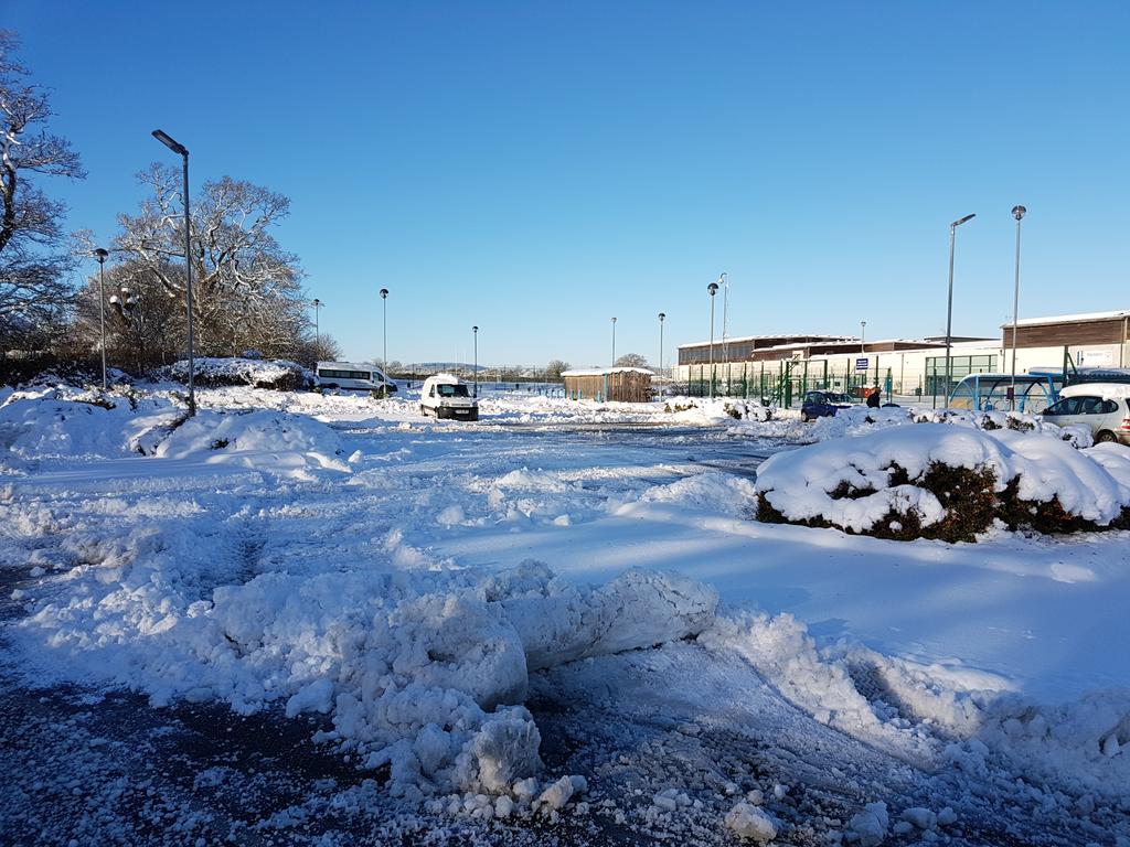 WXHead's tweet photo. School looks beautiful but incredibly icy! Planning to make a decision about Tuesday later today. https://t.co/AadyEx0I3T