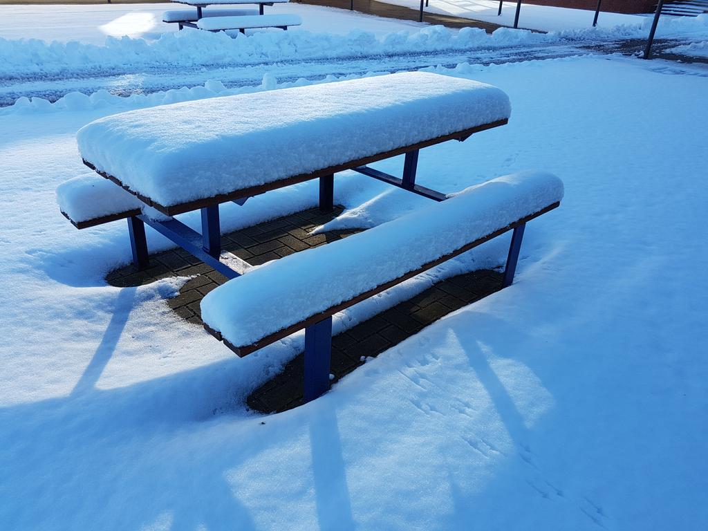 WXHead's tweet photo. School looks beautiful but incredibly icy! Planning to make a decision about Tuesday later today. https://t.co/AadyEx0I3T