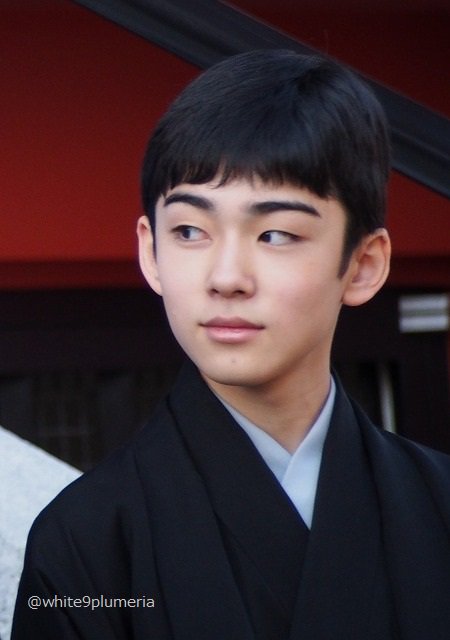市川染五郎さんの長男 松本金太郎さんが恐ろしいほど攻撃力の高い美少年だった 高麗屋三代襲名お練り Togetter