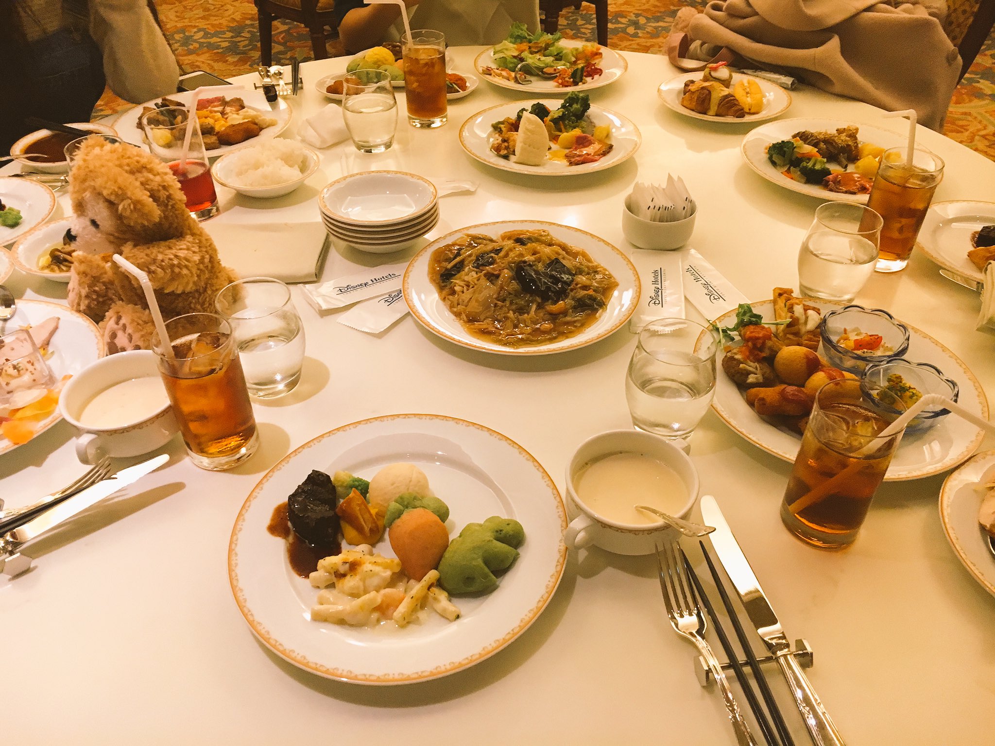 山本希望 姉弟5人だけで初めてのディナー 妹が予約してくれたんだ みんなよく食べるので お店はやっぱりビュッフェ 妹の ビュッフェ初心者か は今日のパワーワード 笑