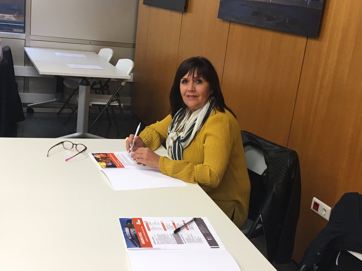 Mariola42's tweet photo. En las jornadas del IVAC sobre los Protocolos de actuación municipal frente acciones terroristas. La importancia de la implicación del sector público. #SinPrevencionNoHaySeguridad https://t.co/jXOQSyWpST