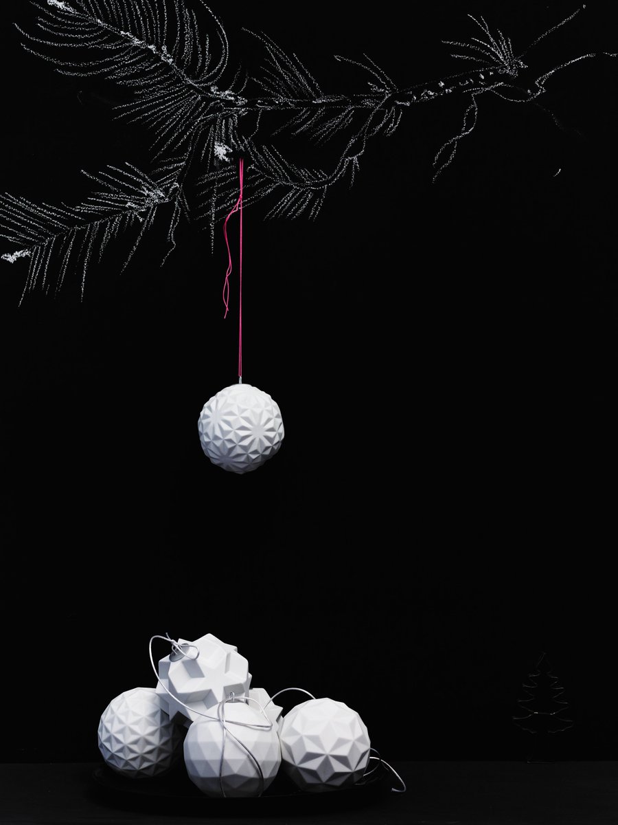 Our Christmas tree's are adorned with these fabulous geometric Rosenthal porcelain baubles this year: ow.ly/qoUQ30gK07k