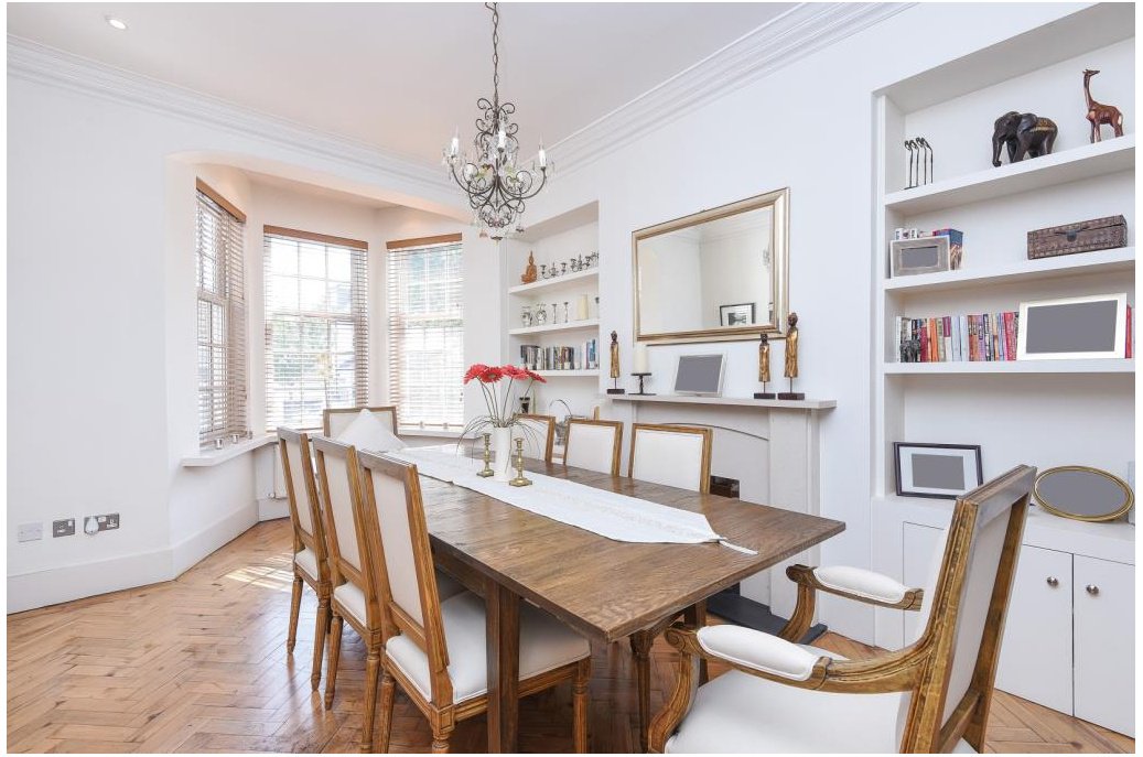Anscombes's tweet photo. We love this double-fronted detached residence on a treelined avenue just off Regents Park Road! #Home #property https://t.co/PNiEIXDN3z https://t.co/zEwQMcAkkl