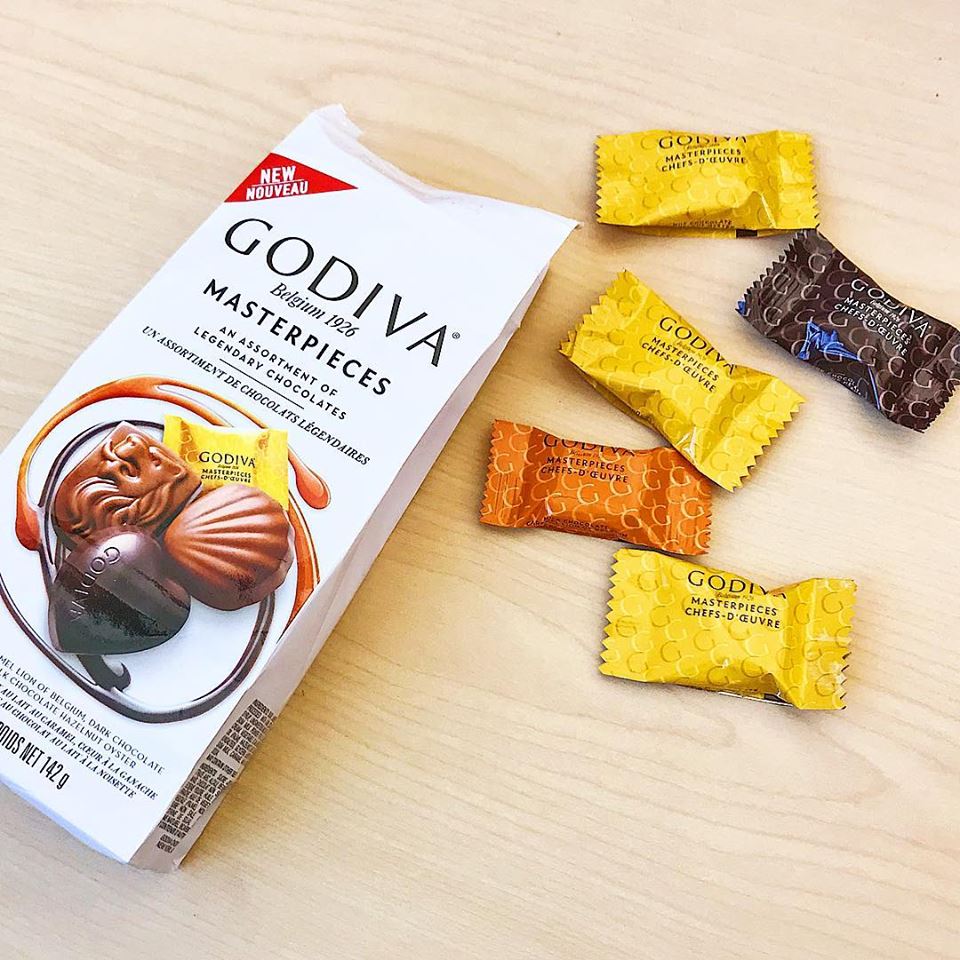 SunLovesToRun's tweet photo. Monday morning chocolate break? Yes, please! #godivamasterpieces #gotreatyourself #complimentary @influenster @godiva https://t.co/zGg3m5yy6B