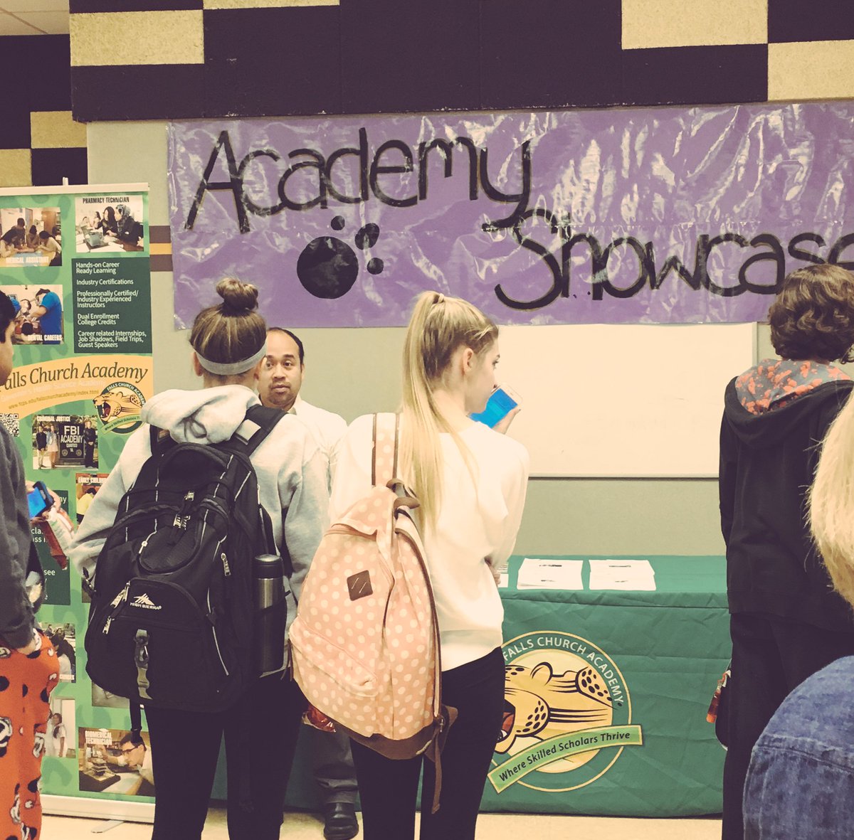 LBHSCounseling's tweet image. Amazing courses offered through Academy!  They are here during all lunches.  Come check them out!! 🎼🍽⚖️💻🐕 #courseplanning @Fairfax_Academy @fcacad  @EdisonAcademy