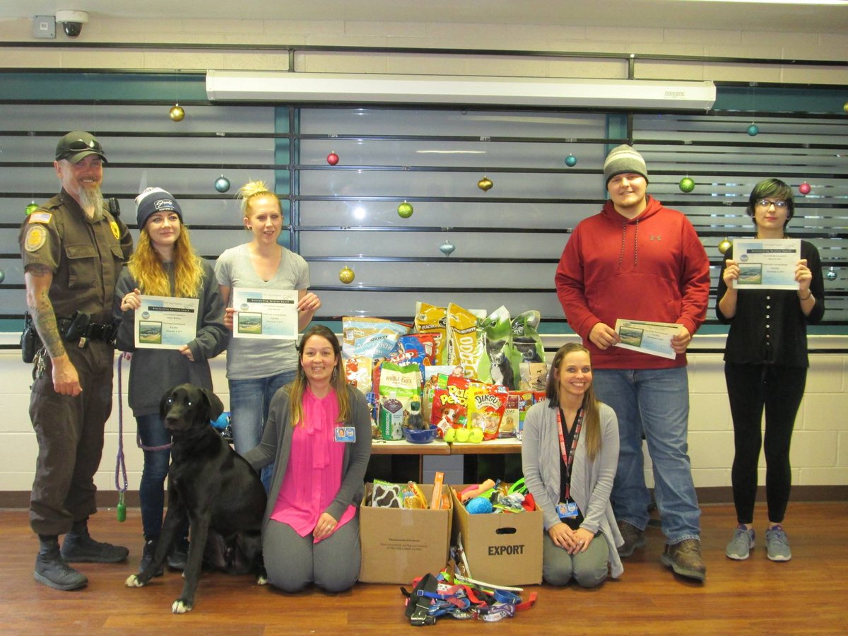 IWCCService's tweet photo. Students in a Leadership-Link Class raised over $2,500 in Money and In-Kind Donations for the Pups in Prison Program at Clarinda Correctional. The Students were presented with Outstanding Leadership awards from the Warden of the Prison. Amazing Job!!! #IWCCGIVESBACK #iwcc https://t.co/U1vzKDcWl2