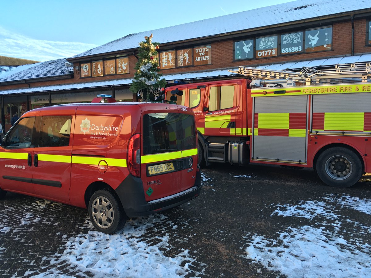 DerbyshireFRS's tweet photo. Crews from #Alfreton_Green with #CSO_Eleanor & #CSO_Sarah were at Alfreton town center today giving fire safety advice! ππ¨βππ©βπ https://t.co/nvrhPYAAnh