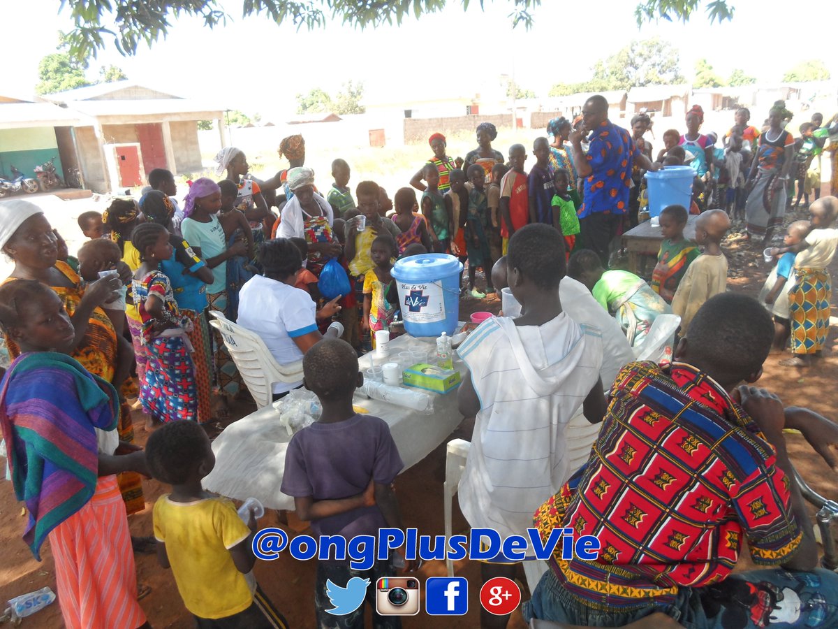 Ongplusdevie's tweet image. le Jeudi 07/12/2017 à Kabala (Sous-prefecture de GBELEBAN), l' @Ongplusdevie a vacciné gratuitement 200 #enfants contre la #méningite A+C et déparasité gratuitement 500 #personnes @UNICEF_FR @FONDATIONFHB