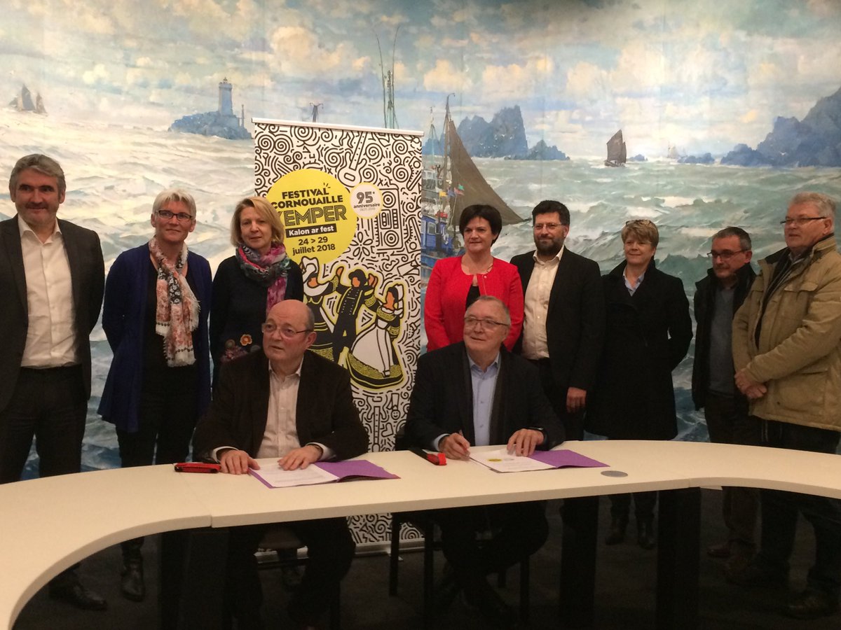 Festival de Cornouaille et <a href="/CMBretagne/">CMBretagne</a>  :  renouvellement de la Convention @cornouaille2018 <a href="/cmarkea/">Crédit Mutuel Arkéa</a>  !