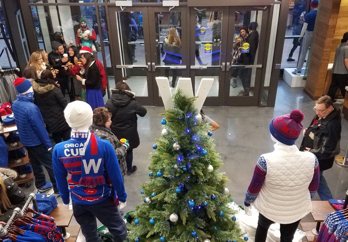 TheCubsStore's tweet photo. There is so much to celebrate this holiday season! Be sure to check out our new holiday Cubs gear and be sure to checkout the Christkindlmarket located @parkatwrigley 🎅💙🐻 https://t.co/xAYtu9a8uf