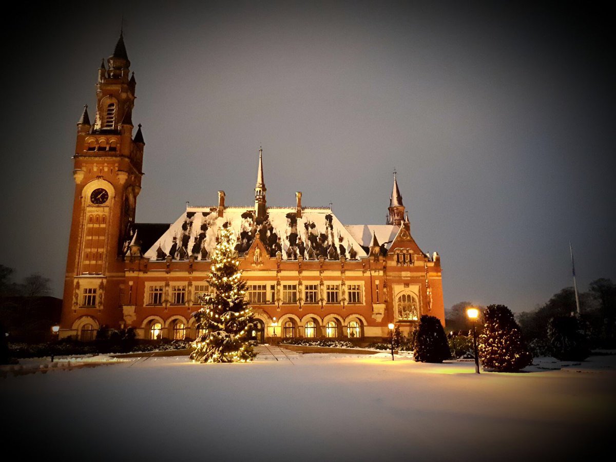 Vredespaleis in de sneeuw, idyllisch! #sneeuwindenhaag