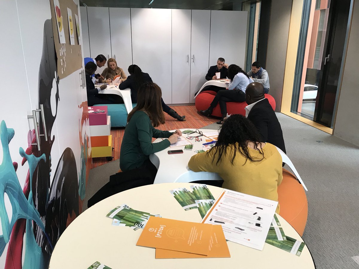 eniotna77's tweet photo. Des Upiens studieux pendant cet atelier pitch #UpInnov https://t.co/APn61tvTdI