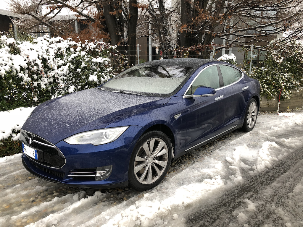 lamiatesla's tweet photo. La mia #Tesla "sostitutiva".https://t.co/d4ot7zvnbK https://t.co/Z3q3pCGtCh